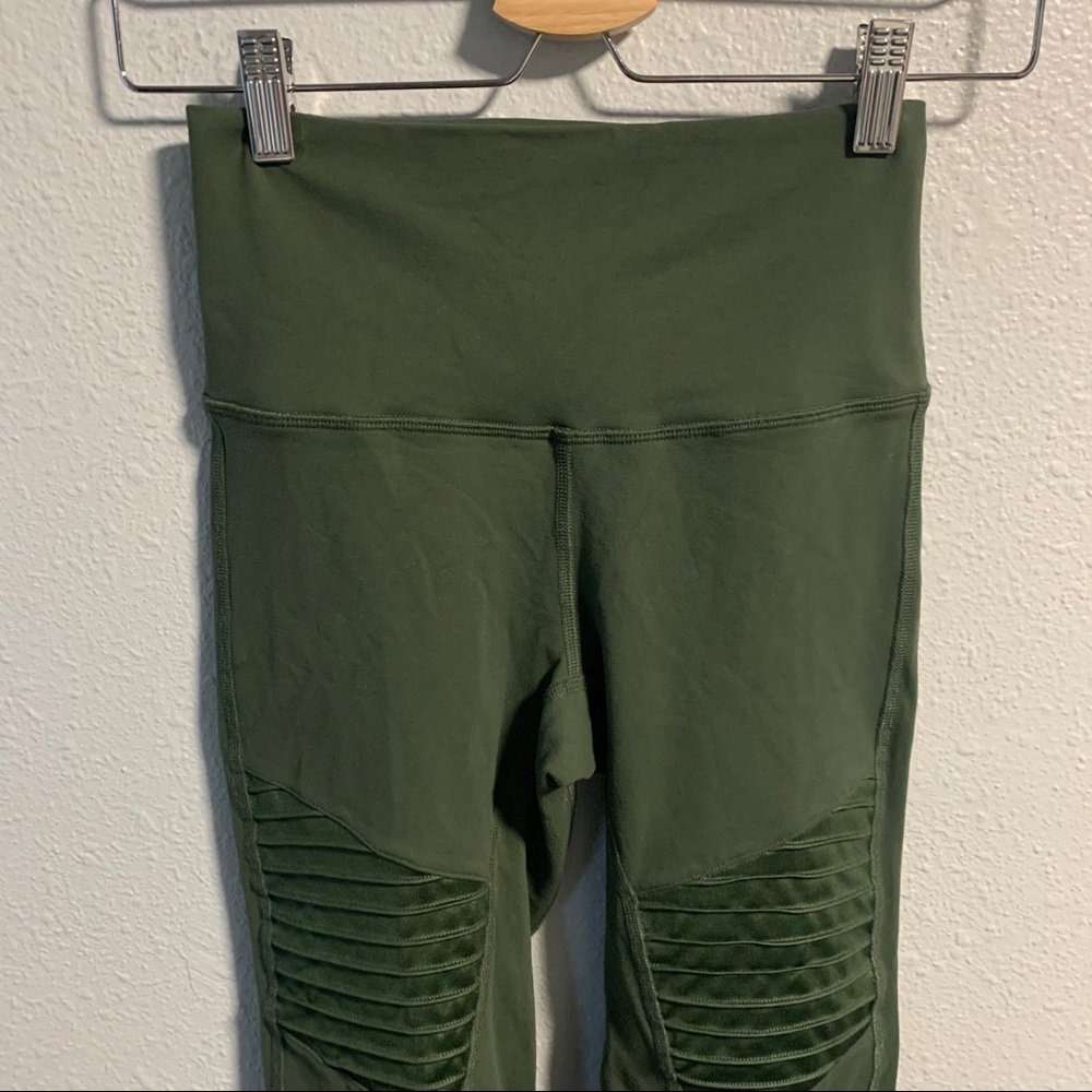 Hunter Green Alo Yoga Moto Leggings - Picture 4 of 10